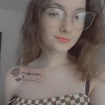 Molly Everett - @i8emminems - Instagram