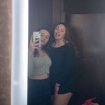 Molly - @molly.crumbling - Instagram