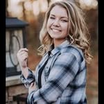 Molly's closet - @mollylinderscloset - Instagram