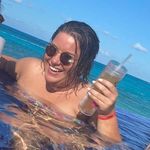 Molly Stacks - @mollystacks - Instagram