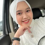 @monaazizahputri - Instagram