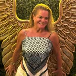 Laura Murray Wolfe - @laurawolfe61 - Instagram