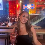 Annie Lyons🤎🪐 - @annielyonss_ - Instagram