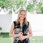 Naomi Arnold - @naomilarnold - Instagram