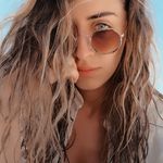 N A O M I - @naomibelli - Instagram