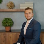 Nathan Plunkett - @nathan_sells_dubai - Instagram