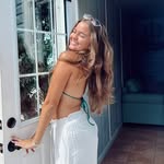 N I K K I - @nicoledenis17 - Instagram