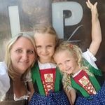 Nicole Ellinger - @elocin_on_tour - Instagram