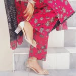 Nida Akram - @lunaloveswhat - Instagram