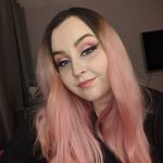 Nikki Bain - Virtual Assistant - @nikwithaknack - Instagram