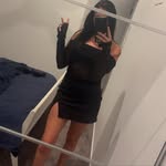 Nikki Rowe - @nik_rowe - Instagram