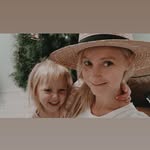 Nikki Travis - @niks_trav - Instagram