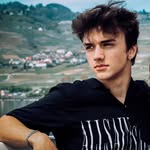 Oliver Holmes - @oliverjholmess - Instagram
