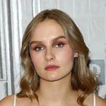 Olivia DeJonge🇬🇧 - @oliv.iadejonge - Instagram