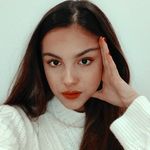 𝗗𝗮𝗺𝗶’𝘀 𝗵𝗲𝗿𝗲 - @oliviaoursun - Instagram