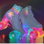Olivia - @oliviarollerskates - Instagram