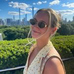 Olivia Simons - @omsimons - Instagram