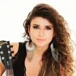 Vitória Medeiros - @paulafernandespassarodefogofc - Instagram