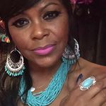 Paula Roberts - @paularedbottoms - Instagram