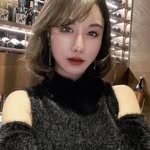Huang Vivian - @peggy.avery.9659 - Instagram
