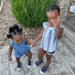Penelope & Leilani Holmes - @sweetlittleholmes - Instagram