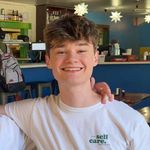 @peteyburris - Instagram