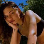 ✯ 𝒑𝒉𝒐𝒆𝒃𝒆 𝒕𝒐𝒏𝒌𝒊𝒏 // 𝒄𝒍𝒂𝒊𝒓𝒆 𝒉𝒐𝒍𝒕 - @detailsstonkin._ - Instagram