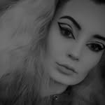 Phoebe perry - @phoebs2002 - Instagram
