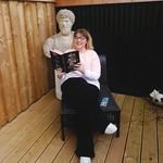 Rachel Pollock - @rach_elreads - Instagram