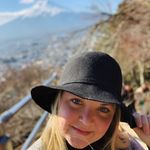 Rachel Rucker - @alittlebitofrr - Instagram