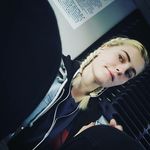 Raina Hanson - @lookingforportland - Instagram