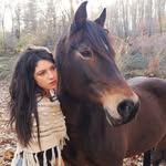 @rebeccaelypoppi - Instagram