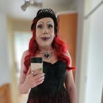 Regina Rex valkea noitakuningatar - @queenreginarex - Instagram