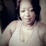 Renee Burt - @reneeburt77 - Instagram