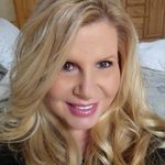 Renee Carlin - @fuzzy7189 - Instagram
