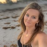 Ashley Renee Caron Scent - @ashleyrenee.xoxo - Instagram