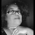 Renee Lyons - @reneelyons79 - Instagram