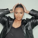T - @meekarenee - Instagram