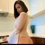 Renee Weiss - @reneeweiss937 - Instagram