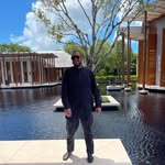 Rey - @reyroamstheglobe - Instagram