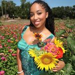 Reyna Alvarez - @reynasredroom - Instagram