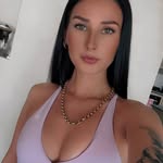 Rhiannon Wright - @rhiannonwright98 - Instagram