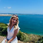 Rhianna Thomas - @rhiannas.reads - Instagram