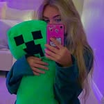 @riley.hamburgers._ - Instagram