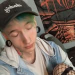 Riley Morrow - @borkthebee - Instagram