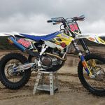 Robbie Becker - @robbyecat - Instagram