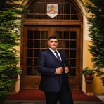 Robert Burz - Facebook