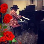 Roberto Gomora - @roberto.gomora.98 - Instagram