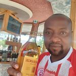 Robby open kitchen - @robert_kikoti - Instagram