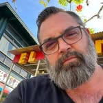 Robert Richard - @robertlengyi - Instagram